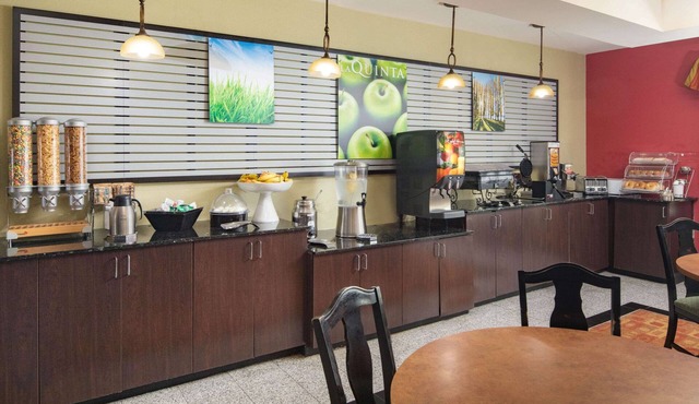 La Quinta Inn & Suites by Wyndham Atlanta-Union City