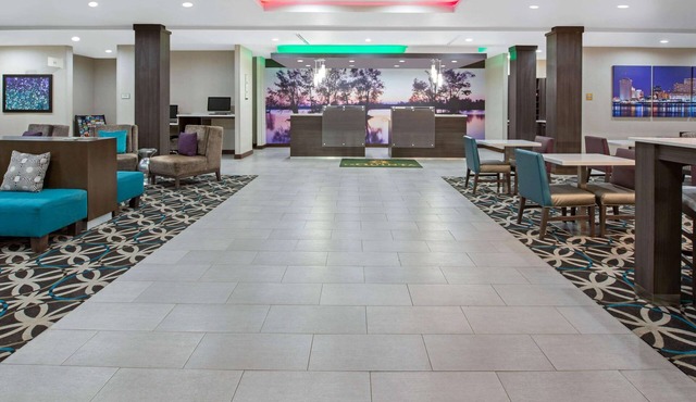 La Quinta Inn & Suites by Wyndham Lake Charles - Westlake
