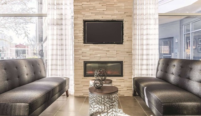 La Quinta Inn & Suites by Wyndham Alexandria Airport