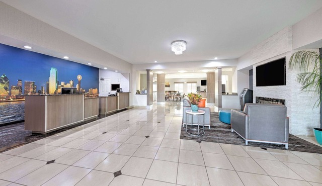 La Quinta Inn & Suites by Wyndham Alvarado