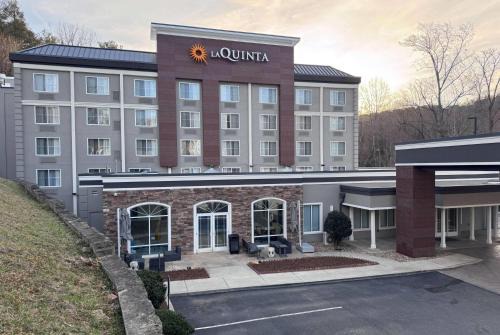 La Quinta Inn & Suites by Wyndham Downtown Asheville
