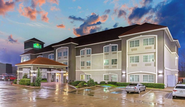 La Quinta Inn & Suites by Wyndham Cleburne
