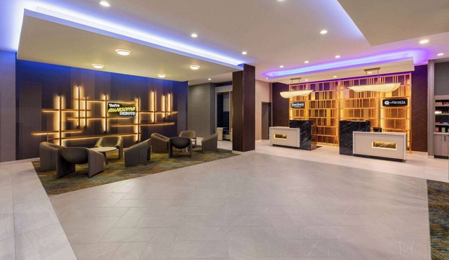 La Quinta Inn & Suites by Wyndham DeSoto