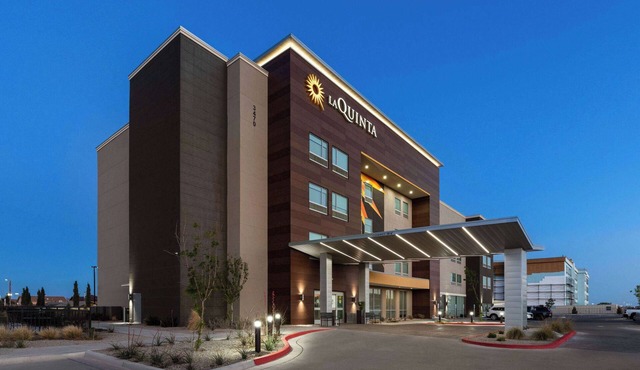 La Quinta Inn & Suites by Wyndham El Paso East Loop-375