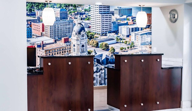 La Quinta Inn & Suites by Wyndham Evansville