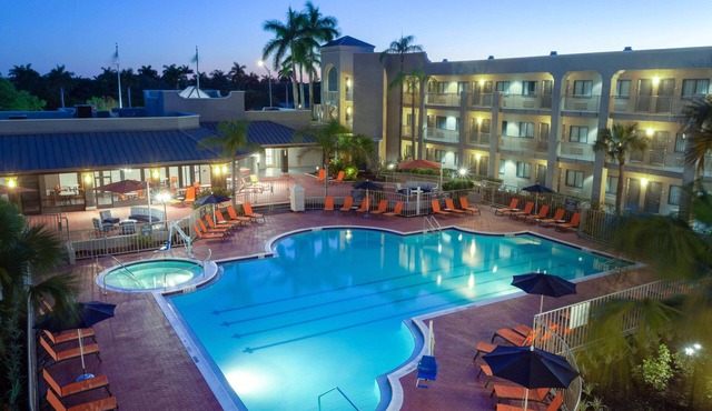 La Quinta Inn & Suites by Wyndham Ft. Myers-Sanibel Gateway