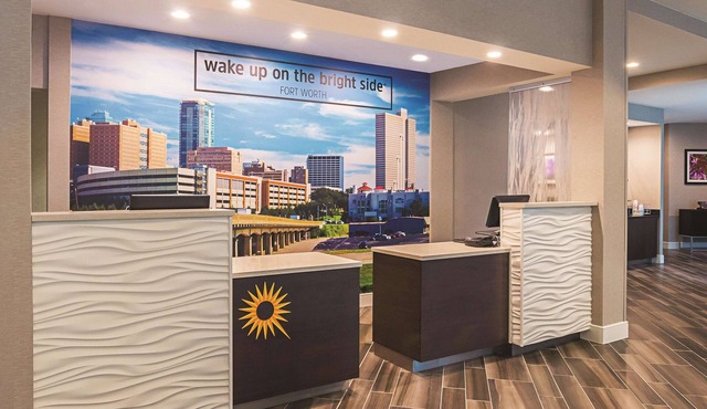 La Quinta Inn & Suites by Wyndham Fort Worth City View