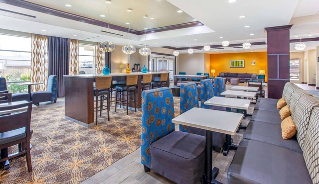 La Quinta Inn & Suites by Wyndham Gonzales TX