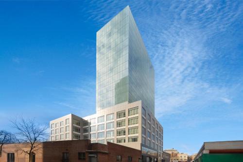 La Quinta Inn & Suites by Wyndham Jamaica NYC/JFK AirTrain