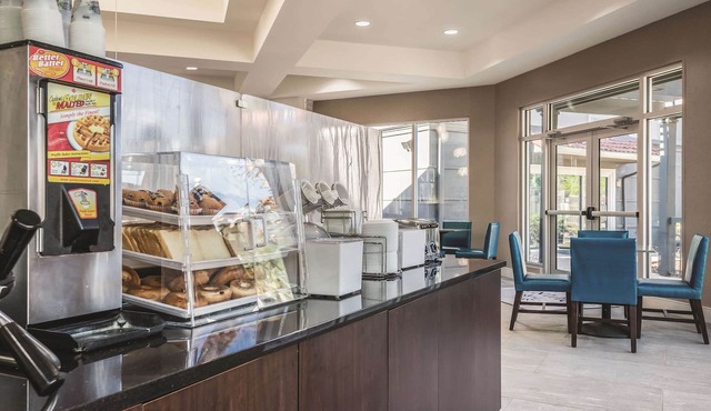 La Quinta Inn & Suites by Wyndham Orlando Lake Mary