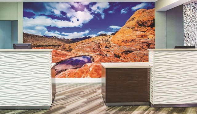 La Quinta Inn & Suites by Wyndham Las Vegas Summerlin Tech
