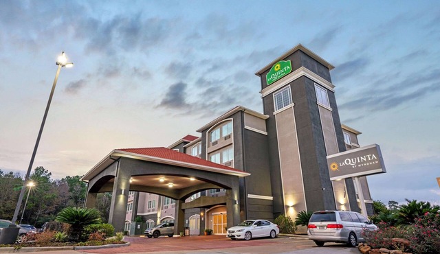 La Quinta Inn & Suites by Wyndham Houston - Magnolia