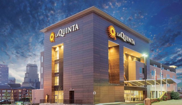 La Quinta Inn & Suites by Wyndham Memphis Downtown