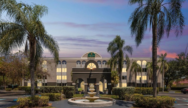 La Quinta Inn & Suites by Wyndham Miami Lakes