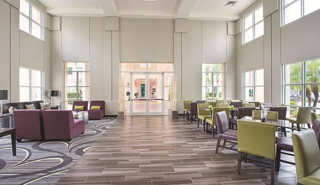 La Quinta Inn & Suites by Wyndham Plantation at SW 6th St