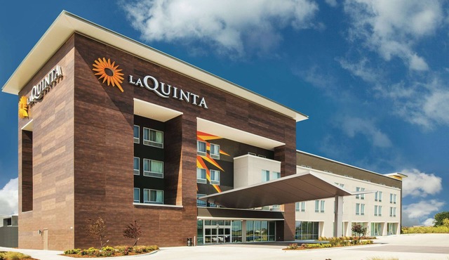 La Quinta Inn & Suites by Wyndham Wichita Northeast