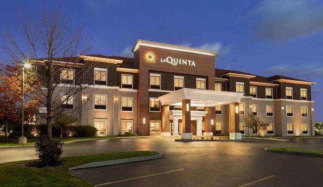 La Quinta Inn & Suites by Wyndham Lackawanna