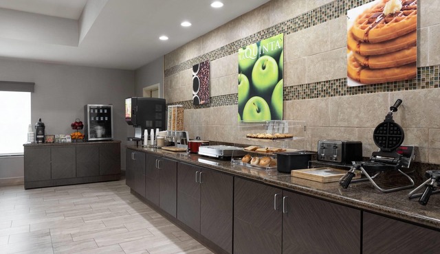 La Quinta Inn & Suites by Wyndham Columbus - Edinburgh