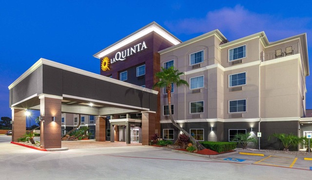 La Quinta Inn & Suites by Wyndham Houston Channelview