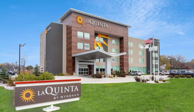 La Quinta Inn & Suites by Wyndham Shorewood
