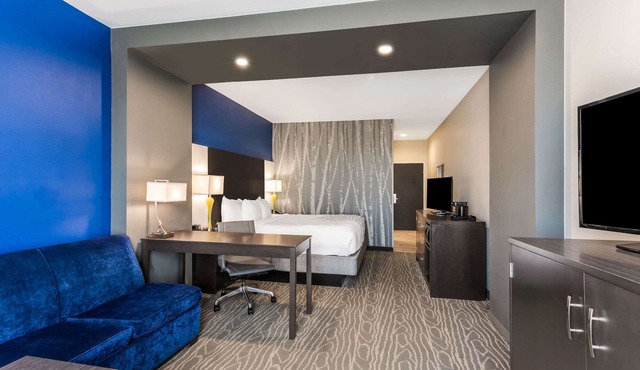La Quinta Inn & Suites by Wyndham Odessa N. - Sienna Tower