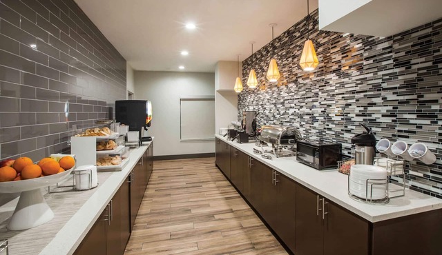 La Quinta Inn & Suites by Wyndham Owasso