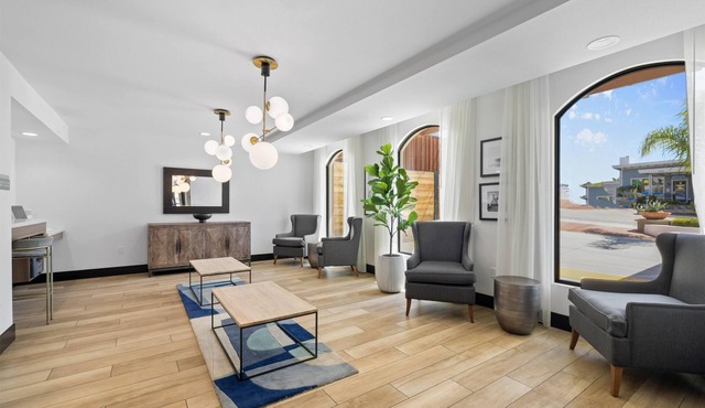 La Quinta Inn & Suites by Wyndham Santa Cruz