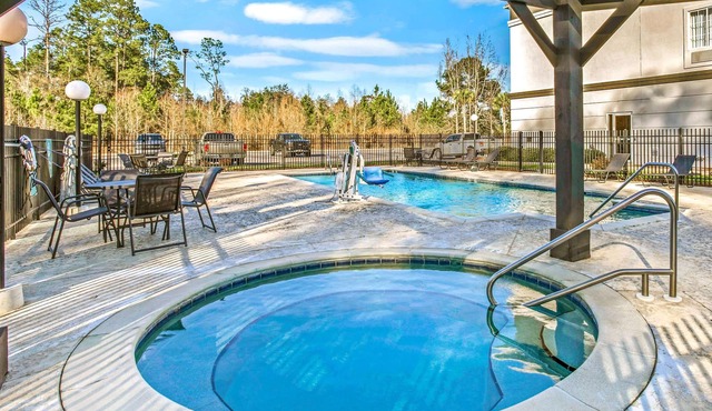La Quinta Inn & Suites by Wyndham Mobile Satsuma/Saraland