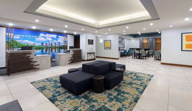 La Quinta Inn & Suites by Wyndham Austin NW/Lakeline Mall