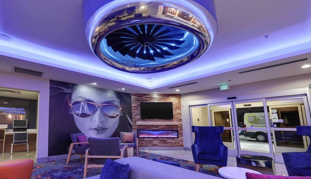La Quinta Inn & Suites by Wyndham Dallas Love Field
