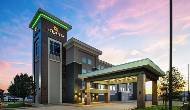 La Quinta Inn & Suites by Wyndham Denton - University Drive