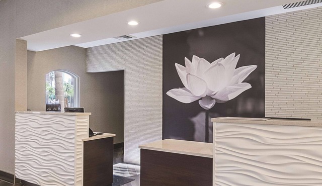 La Quinta Inn & Suites by Wyndham Ontario Airport