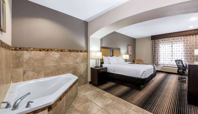 La Quinta Inn & Suites by Wyndham Orange