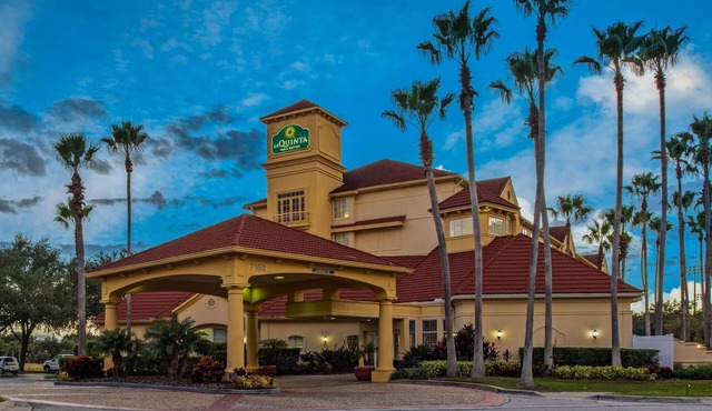 La Quinta Inn & Suites by Wyndham Orlando Airport