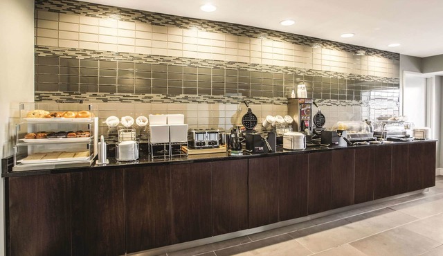 La Quinta Inn & Suites by Wyndham Atlanta Midtown - Buckhead