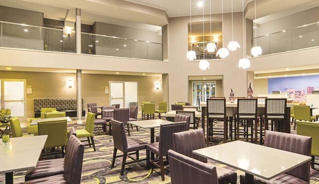 La Quinta Inn & Suites by Wyndham Denver Airport DIA