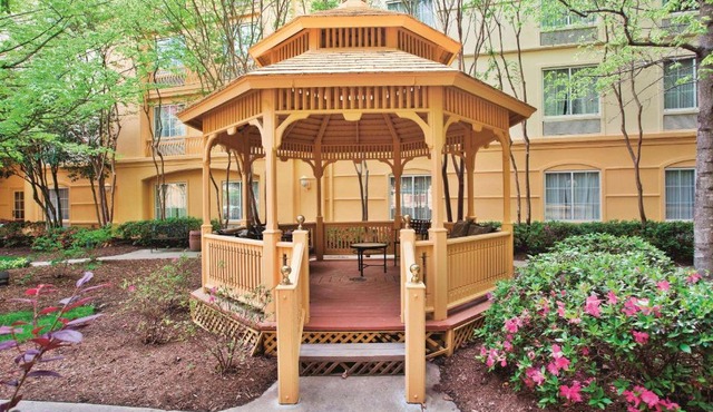 La Quinta Inn & Suites by Wyndham University Area Chapel Hill
