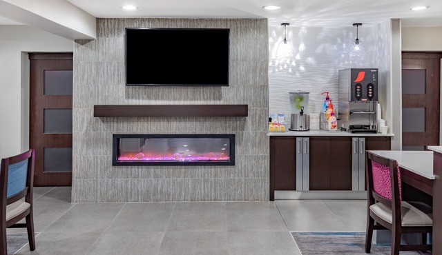 La Quinta Inn & Suites by Wyndham Houston NW Brookhollow