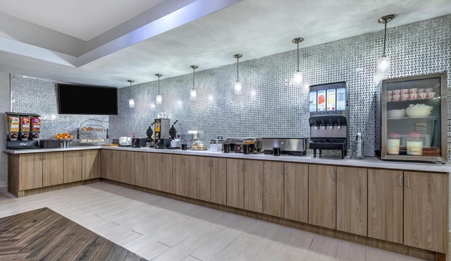 La Quinta Inn & Suites by Wyndham Paris