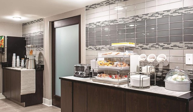 La Quinta Inn & Suites by Wyndham Baltimore N/White Marsh