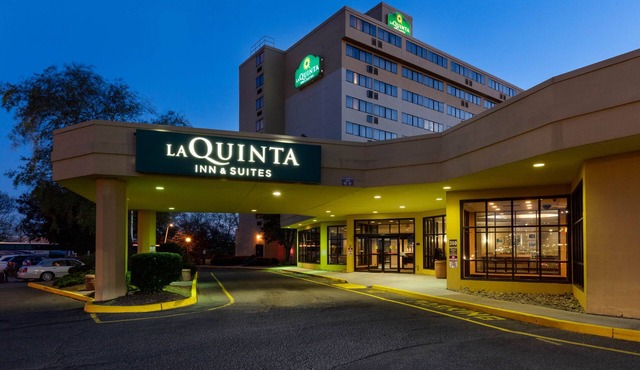 La Quinta Inn & Suites by Wyndham Secaucus Meadowlands