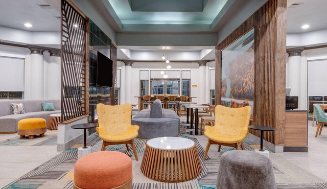 La Quinta Inn & Suites by Wyndham Sherman