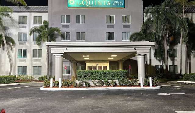 La Quinta Inn & Suites by Wyndham Sawgrass