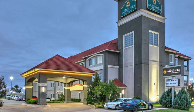 La Quinta Inn & Suites by Wyndham Tulsa Airpt/Expo Square