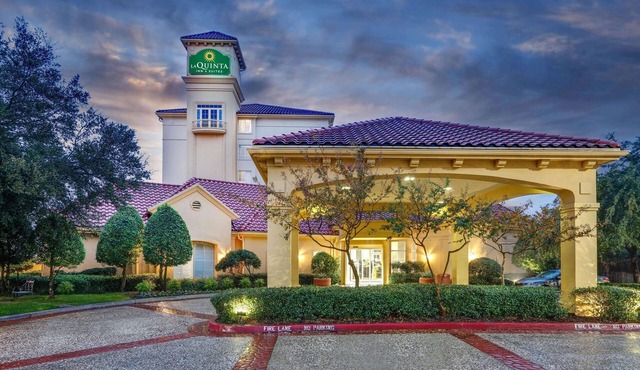 La Quinta Inn & Suites by Wyndham Dallas North Central