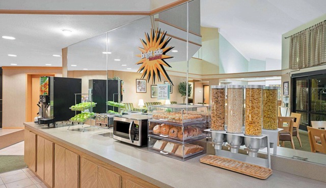 La Quinta Inn & Suites by Wyndham Salt Lake City - Layton