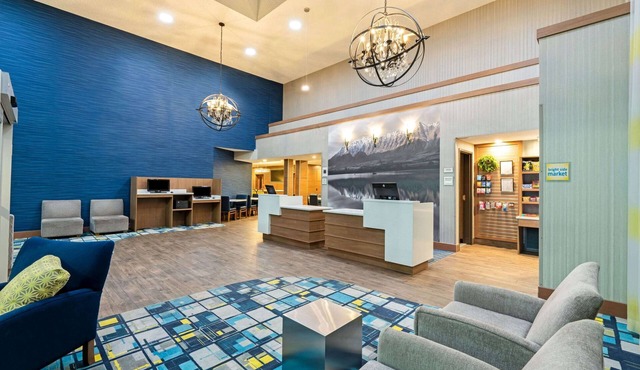 La Quinta Inn & Suites by Wyndham Logan