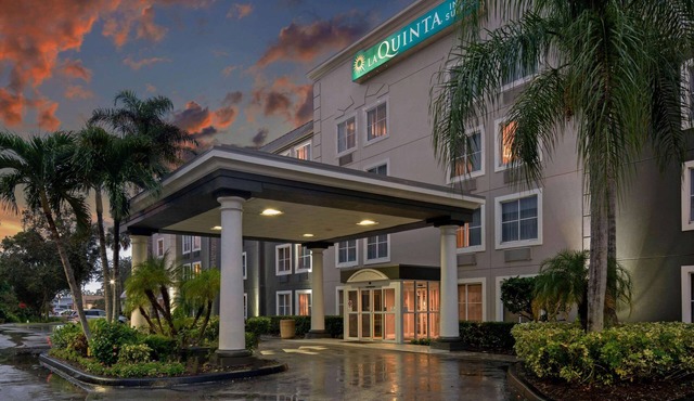La Quinta Inn & Suites by Wyndham Naples East (I-75)