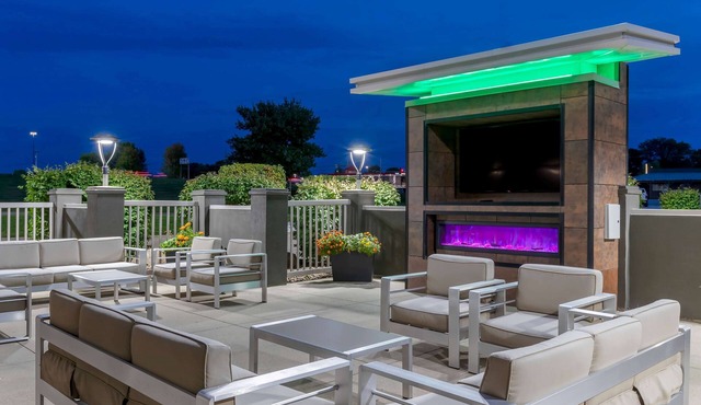 La Quinta Inn & Suites by Wyndham Des Moines West Clive