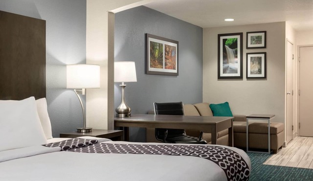 La Quinta Inn & Suites by Wyndham Peru Starved Rock St Park